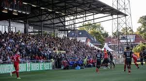 Go ahead begon eerst te spelen op het ud veld langs de ijssel en later in diepenveen (1906). Go Ahead Eagles Neemt Afscheid Van De Vrijdagavond Zonder Enige Weemoed Voetbal Hoort Op Zaterdag Of Zondag Deventer Destentor Nl