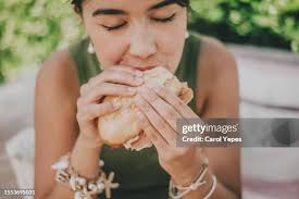 230.793 Donna Che Mangia Stock Photos, High-Res Pictures, and Images