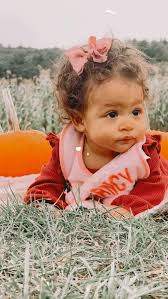 Our baby 👧🏽 🎀🍼Turned 6 months the other day 10/24 💕✨ She is now eating  from the spoon her 3 main meals Breakfast, Lunch and dinner. Her favorite  food now is puree pumpkin 🎃 😋. She loves when her mamas ...