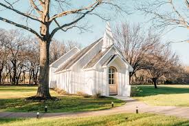 Modern White Wedding Chapel In Dallas Fort Worth Wedding Venues Texas Dallas Wedding Venues Texas Modern Wedding Venue