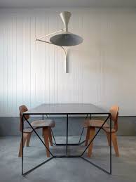 Sculptural Table With Eames Chairs And Asymmetric Lighting Fixture Diseno De Interiores Diseno De Muebles Mobiliario