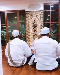 Sudah dua tahun berlalu aku dan ibuku hidup bersama dengan ayah dan adik tiriku, rio, yang umurnya tiga tahun lebih muda dariku. Ziela Jalil Isteri Kedua