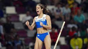 Katerina stefanidi has added the world championship title in london to her olympic gold medal in rio last year, after triumphing in the pole vault final on sunday with a national record of 4.91 meters. Stabhochsprung Stefanidi Gewinnt Gartenduell Aber Unterliegt Den Jungs