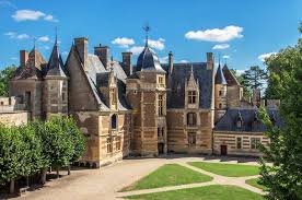Au Cœur Du Berry On Decouvre Le Chateau D Ainay Le Vieil Un Mot Pour Le Decrire C Guillaume Nioncel Valdeloi Loire Valley Chateau France Ile De France