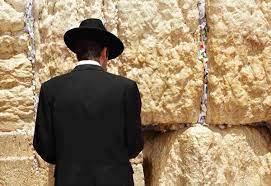 Sephardic jews (from areas around the mediterranean) did not start adopting family names until the 15th century, when expulsion from spain meant finding a way to keep family ties. A Complete List Of Jewish Last Names Meanings Familyeducation