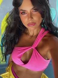 Seguro me conociste bailando 🥰 que lindos tiempos donde todo me lleva  directamente al los recuerdos de mi papá que animaba y mamá que bordaba los  trajes con mi tía y eran