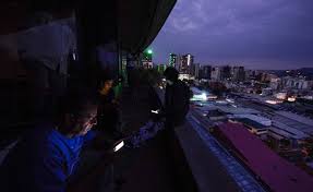 Check 'apagones' translations into english. Fotos El Apagon Electrico De Venezuela En Imagenes Internacional El Pais
