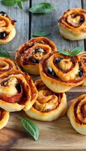 Des Mini Pizzas Roulees A Base De Pesto Rouge Alimentation Recette Recette Pizza