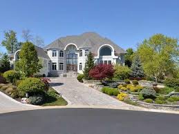 Waterfront Homes In Indianapolis Custom Specially Designed And Spacious Homes On Ponds Lakes And Rese Waterfront Homes For Sale Waterfront Homes Sale House