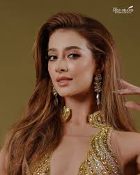 MissEcuadorUniverso Patricia Susan Ballesteros Davis de la ciudad de Quito  ganó en Junio de 1965 el certámen Reina del Ecuador realizado en el Centro  Ecuatoriano Norteamericano en Quito por lo que fue