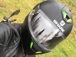 Quelle est la réglementation des casques moto bluetooth intégré ? Casque Shark Skwal 2 Essai De La Nouvelle Version Du Casque Avec Led