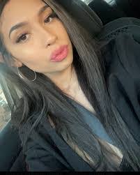 Brenda Amaro's Instagram, Twitter & Facebook