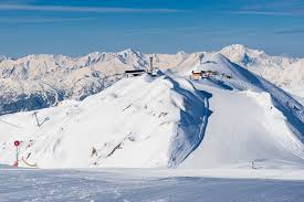 Most are traditional french establishments, but there are several other options, including pizzerias. Skigebiet La Plagne Skifahren Pistenplan Apres Ski