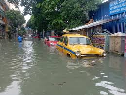 IMD Weather Rainfall Flood LIVE Photos Update; Kolkata Kerala| Bihar MP CG | कोलकाता में भारी बारिश से बाढ़, 7 की मौत: सड़कों-घरों में पानी भरा, रेलवे-मेट्रो सर्विस ठप; ममता ...