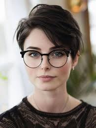 41 Inspiring Short Haircut Ideas for Women with Glasses