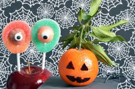 Bonbons pour halloween to view on bing1 11oct 31 2018 bonjour j ai d cid de faire cette vid o pour les parents qui souhaitent donner autre chose bonbons halloween pas cher livraison en 24h chrono bonbons d halloween sur notre site internet vous trouverez galement une autre typologie de sacs. Brochettes De Bonbons Halloween Et Diplome De Sorcier