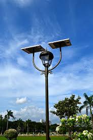 Pemasangannya pun gampang, tanpa harus mencabut kabel maupun membongkar tembok. Lampu Taman Tenaga Surya Solar Panel Indonesia