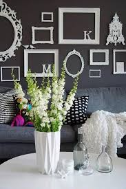 Puedes conseguir un tamaño de tu cuadro rectangular desde 20x30 o si lo prefieres grande puedes imprimir tus fotos en tamaño de hasta 75x100cm. Decorar Con Marcos Vacios 10 Formas Originales Para Que Te Inspires