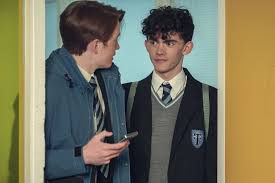 Cette nouvelle série Netflix qui ne sort que le 22 avril est déjà un  phénomène que tout le monde attend depuis le succès des romans et elle va  très certainement faire un