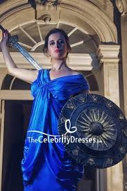 The movie is set to release on october 2, 2020 with a runtime of 151 minutes. Wonder Woman Robe Bleu Royal Dans Le Film Wonder Woman Thecelebritydresses