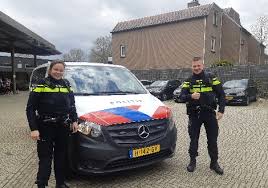Het korps politie suriname maakt bekend dat met ingang van donderdag 8 juli 2021 tot en met woensdag 14 juli 2021 het politiebureau rijsdijk gesloten zal zijn voor het publiek. Politie Venray Preventief Op Pad