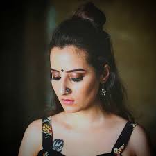 Amrutha Srinivasan Height, Age, Husband, Family, Biography & More »  StarsUnfolded