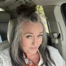 Who does eye lash extensions