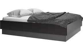 Egal ob klassisch oder modern, all unsere betten sind super gemütlich viele farben, formen, varianten & marken toller service günstige ratenzahlung und. Betten Mit Staufachern Lugano Bett Mit Lattenrost Und Staufach Unter Hochklappbarer Liegeflache Matratze Gegen Aufpreis Boconcept