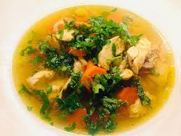 Goldgelbe Huhnersuppe Von Waldbeere Chefkoch Huhnersuppe Suppe Huhner