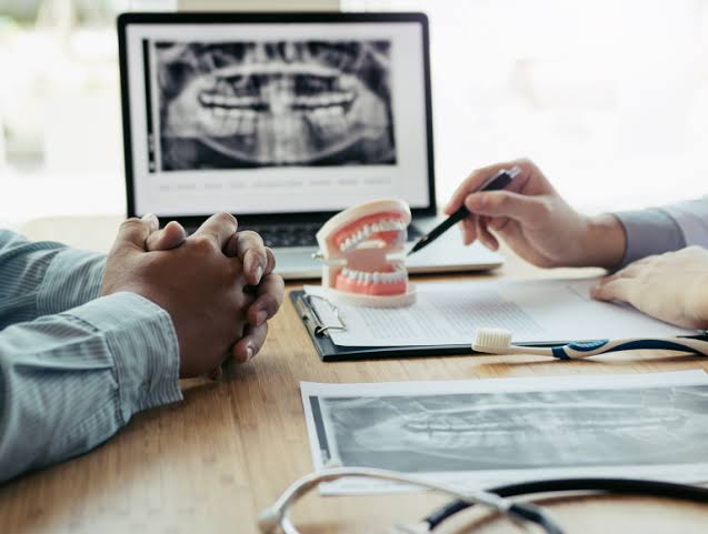 5 Signs You Need a Smile Makeover | Jupiter Dentist Near You