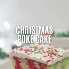 Den er bare så god , her er det bare å la seg fristes…… her ser du innsiden og effekten når du dynker en kake med gele…. The Novice Chef Christmas Poke Cake Facebook