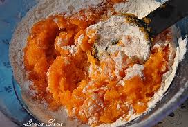 Se presară sare deasupra și se lasă deoparte pentru 10 minute. EtichetÄ Dovleac Retete Culinare Cu Laura Sava