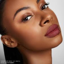 Matita Labbra Drammatica Mega Lip Pencil di Pat McGrath Labs : r/newinbeauty