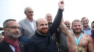 Ben ve göbeğim çok feci kıskandık kendisini. Ismail Balaban Absolyut Batir Trt Tatarca