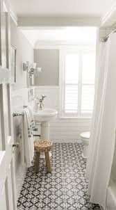 Fabulous Bathroom The Floor Is Outstanding Designer Debbie Basnett Vintage Sc Salle De Bains Blanche Et Grise Deco Salle De Bain Decoration Salle De Bain