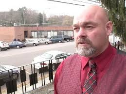 Pastor využíval pri bohoslužbách hady: Po uštipnutí štrkáčom odmietol  liečbu a zomrel