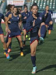 Ali Krieger Warms Up At Soccer Practice Photo Carlos Ortiz Cfortiz Dandc Staff Photographer X Soccer Female Soccer Players Women S Soccer Team Soccer Girl