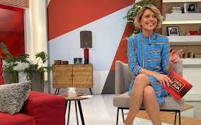Aos 40 anos, a apresentadora mostrou a indignação publicamente por ficar sem trabalho no canal onde tem estado. Leonor Poeiras A Reacao Da Tvi A Saida Da Apresentadora Ela Nao Estava Disponivel Para Os Projetos Vip Pt