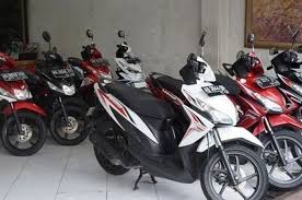 Jual beli motor bekas hanya di jual motor bekas. Honda Beat Dan Motor Bekas Lain Laku Keras Harga Di Bawah Rp 10 Juta Motorplus