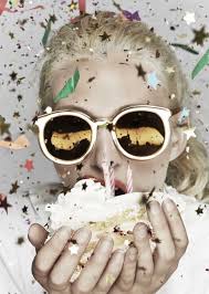 Karen Walker On Why Lena Dunham Is The Most Interesting Girl At The Party S Habiller Lunettes De Soleil Bijoux Corail