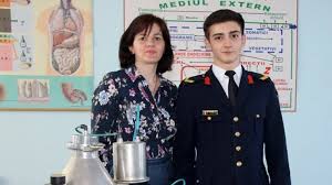 Între 1912 și 1940, mănăstirea dealu, situată în apropiere de orașul târgoviște, a adăpostit liceul militar „nicolae filipescu. ReuÈ™ita Emisiunea Oamenilor De Succes