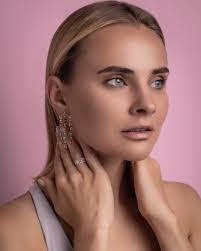 Wendy Lawlor's Instagram, Twitter & Facebook