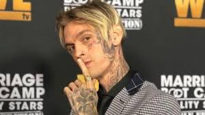 La exnovia de Aaron Carter cuestiona la causa de la muerte del cantante:  "Tengo muchas preguntas"