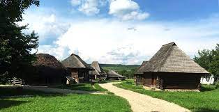 Muzeul satului maramureșean recrează atmosfera satului maramureșean cu elementele lui specifice. Muzeul Satului Cluj Pret Bilet