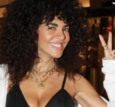 I am having the time of my LIFE seeing USians short-circuit when they see a  tanned White person (in my country, Greece, this is...