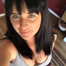 Angela Lauer (@lauerange)