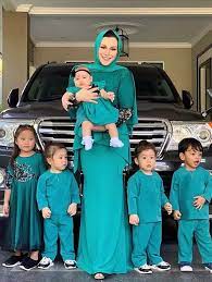 Latest oldest most discussed most shared most viewed. Zizie Ezette Nafi Dakwaan Anak Lebih Rapat Dengan Pengasuh