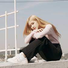 Rose Park On Instagram Blackpink Roseblackpink En 2021 Blackpink Rose Poses Para Fotos Sexis Tipos De Chicas