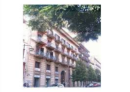 Vendesi fabbricato su due livelli a corredo di giardino con agrumeto e frutteto situato in pieno centro storico di caserta in zona centralissima di superficie mq 260 più terrazzo coperto e con doppia. Case E Immobili In Vendita In Corso Trieste A Caserta Pcase It