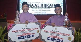 Ayah kepada empat orang anak ini pernah dianugerahkan sebagai tokoh 1malaysia sempena 'perayaan hari malaysia 2009 dan sambutan 52 tahun kemerdekaan'. Dua Tokoh Bertemu Semula Selepas 50 Tahun